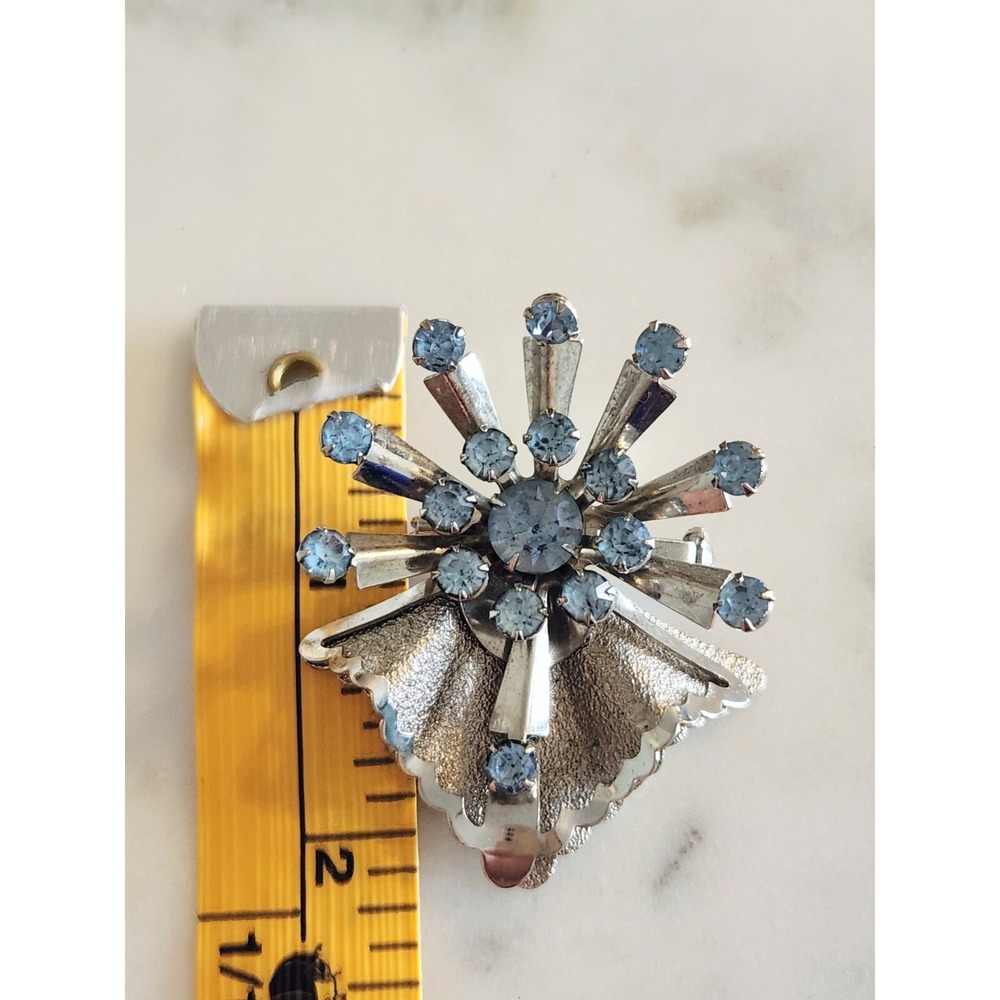 Vtg Light Blue Rhinestone SilverTone Brooch Pin Rivet Set MidCentury Mod Ruffle - Picture 5 of 6